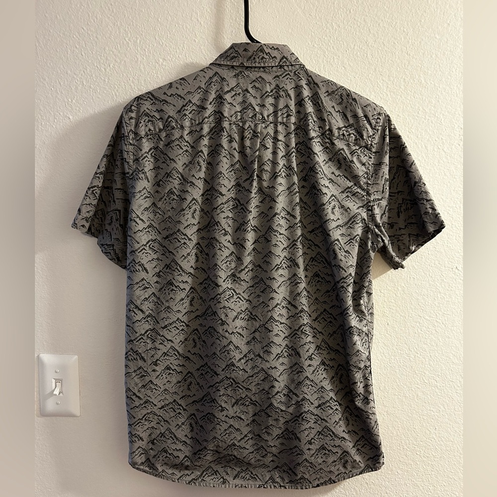 Men’s Pattern Button Up - Picture 5 of 6